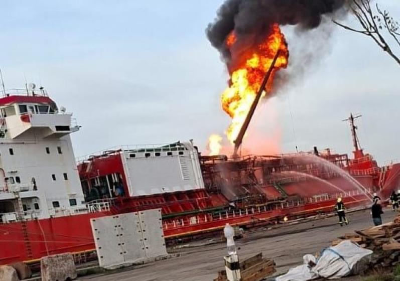 Türk bayraklı tanker Ukrayna'da drone'larla vuruldu