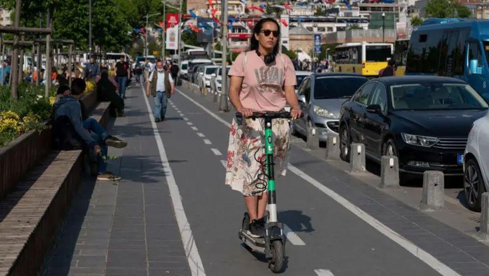 Elektrikli scooter yönetmeliği: Yasak bölgelere girmek yazılımla engelleniyor