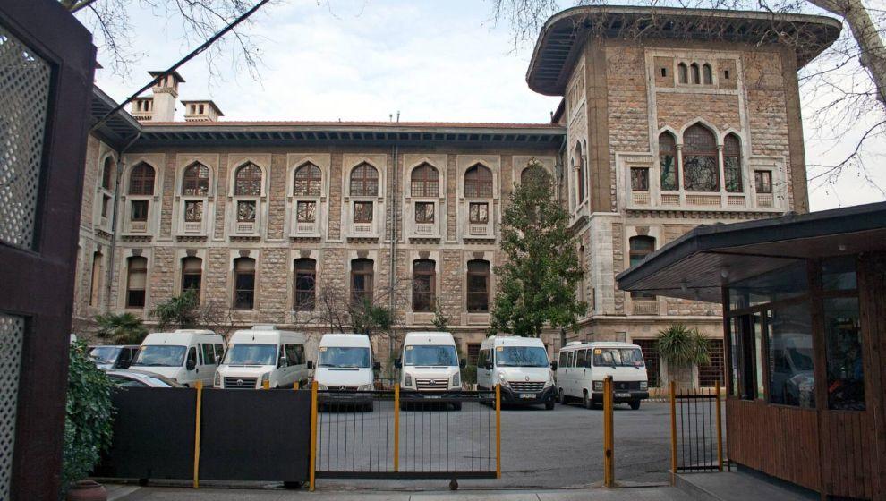 İstanbul Erkek Lisesi'nin müdürü görevden alındı