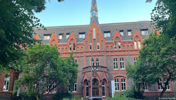 Almanya'da cemaatsiz kalan kiliseler dükkânlara dönüşüyor