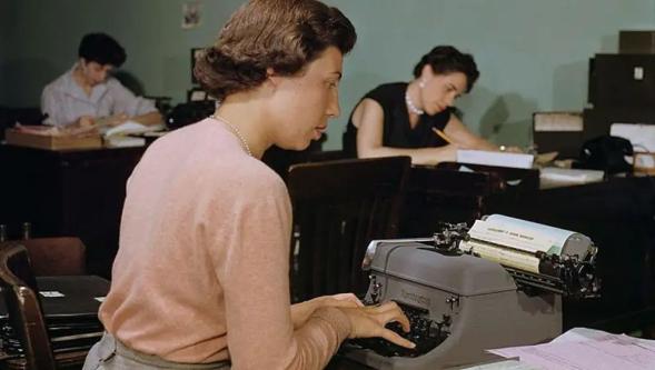 Daktilodaki yazım hatalarıyla milyoner olan girişimci sekreter