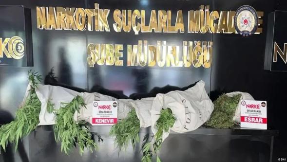 İçişleri Bakanı Yerlikaya: "İki haftada 1 ton 343 kilogram uyuşturucu madde yakaladık"