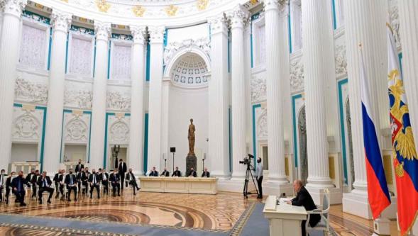 Zengin ama sessiz: Putin iş insanlarını nasıl yanında tuttu?