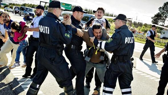 Danimarka, ciddi suçlardan en az bir yıl hapis yatan göçmenleri sınır dışı edecek