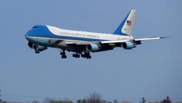 Donald Trump'ın uçağı Davos'a giderken arızalandı geri döndü