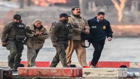 ABD tarafından kaçırılan Venezuela Devlet Başkanı Maduro ve eşi canlı yayınla mahkemeye götürüldü