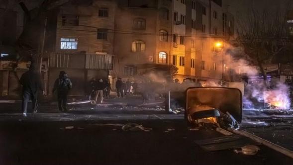 İran protestolarının fitilini ateşleyen banka: “Ekonomik çöküşün sembolü”