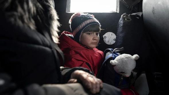 Rus ordusu ilerliyor: Ukrayna iki bölgede 3 bin çocuk ve ebeveyninin tahliyesine karar verdi