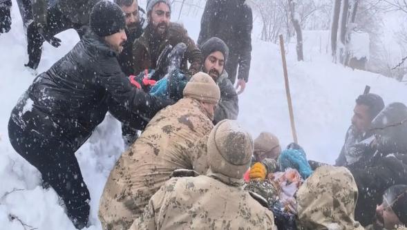 Türkiye genelinde kar: Çığ can aldı, ulaşım aksadı