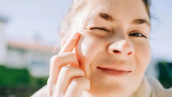 Kolajen takviyesi cildin elastikiyetini artırıyor, peki kırışıklıklar?