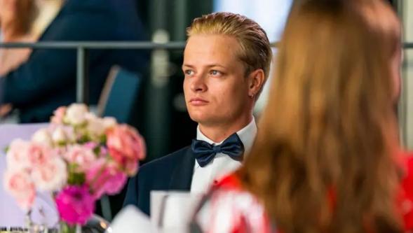 Norveç veliaht prensesinin tecavüzle suçlanan oğlu yargılanmaya başladı