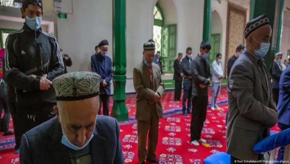 Çin'de asimilasyon korkusu: Etnik birlik yasası kabul edildi