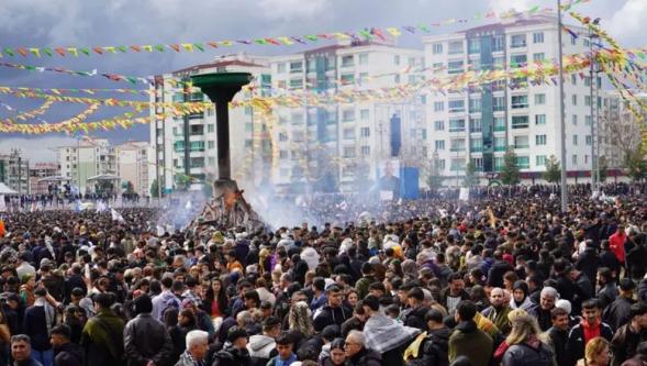 Diyarbakır'da terörist Öcalan'ın mesajı okundu: "Bugün artık yeni bir sayfa açılmıştır"