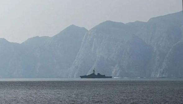 Fransa bölgeye yeni savaş gemileri gönderiyor, Hürmüz için operasyon masada