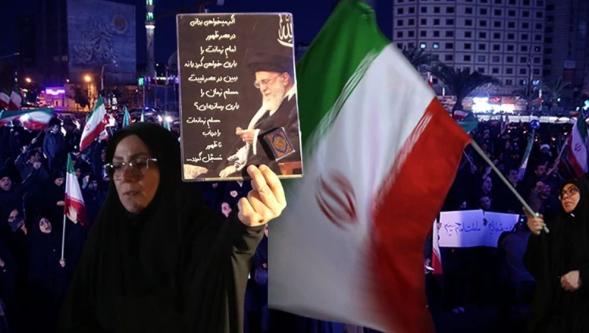 İran ayakta: Hamaney'in ölümü sonrası halk sokaklara indi