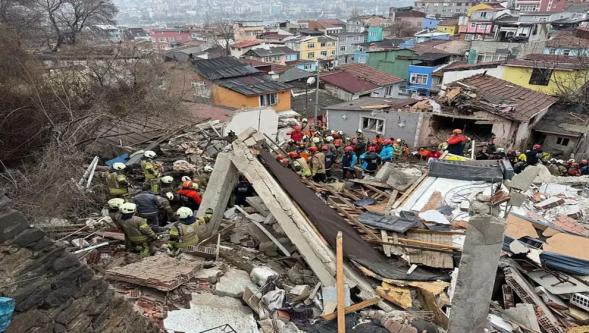 İstanbul'un Fatih ilçesinde iki bina çöktü: 1 ölü, 10 yaralı