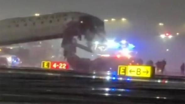 New York'ta uçak itfaiye aracıyla çarpıştı: Pilot ve yardımcı pilot öldü