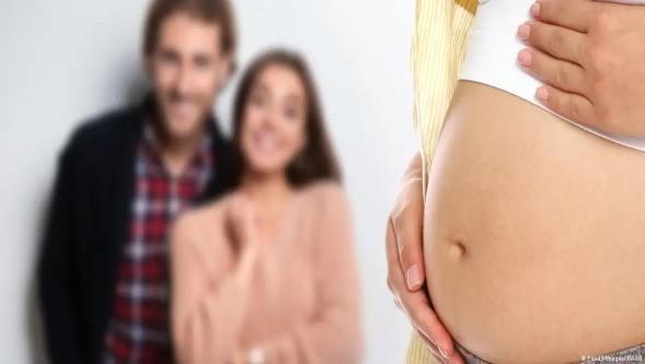 Vatikan: "Taşıyıcı annelik dünya çapında sona ermeli"