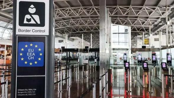 AB'nin Türk vatandaşlarını da kapsayan Schengen Bölgesi'ne yeni giriş-çıkış sistemi EES nasıl işleyecek?
