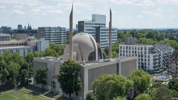 Almanya'da kiliseler kapanıyor, cami ve tapınaklar açılıyor