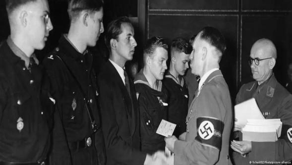 Arşiv açıldı: 'Dedem ve ninem Nazi miydi?'