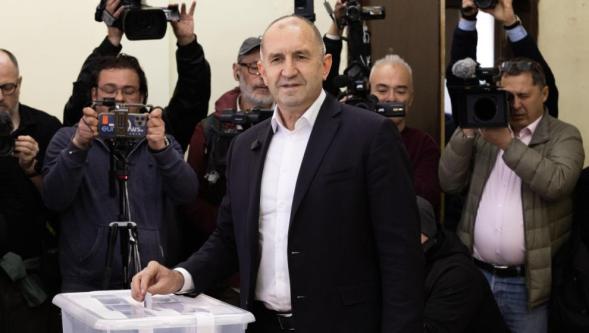 Bulgaristan'da genel seçimi açık farkla Rumen Radev kazandı