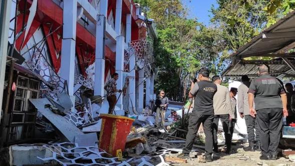 Endonezya'da 7,4 büyüklüğünde deprem