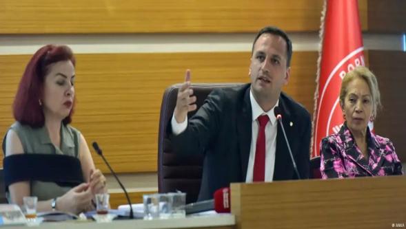 Gözaltına alınan Bornova Belediye Başkanı serbest bırakıldı