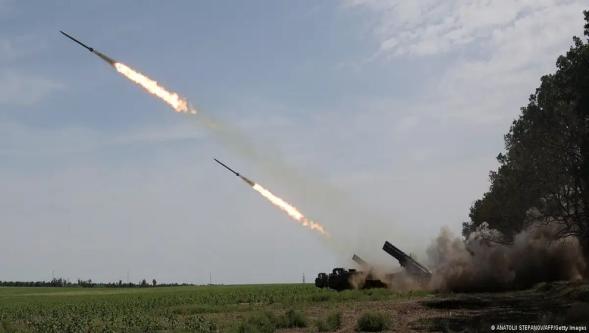 İsrail Yunanistan'a 300 km menzilli roketatar satıyor