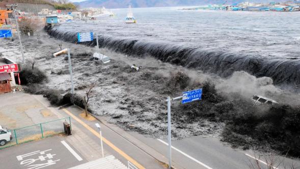 Japonya'da 7.4'lük deprem: 3 metrelik tsunami uyarısı