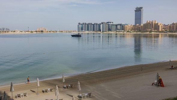 Savaş Dubai'yi sessizliğe boğdu: Turistler kenti terk etti, çalışanlar ortada kaldı